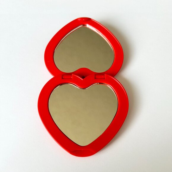MAC Red Heart Shaped Compact Mirror Vanity Limited Edition Brand New - Picture 4 of 5